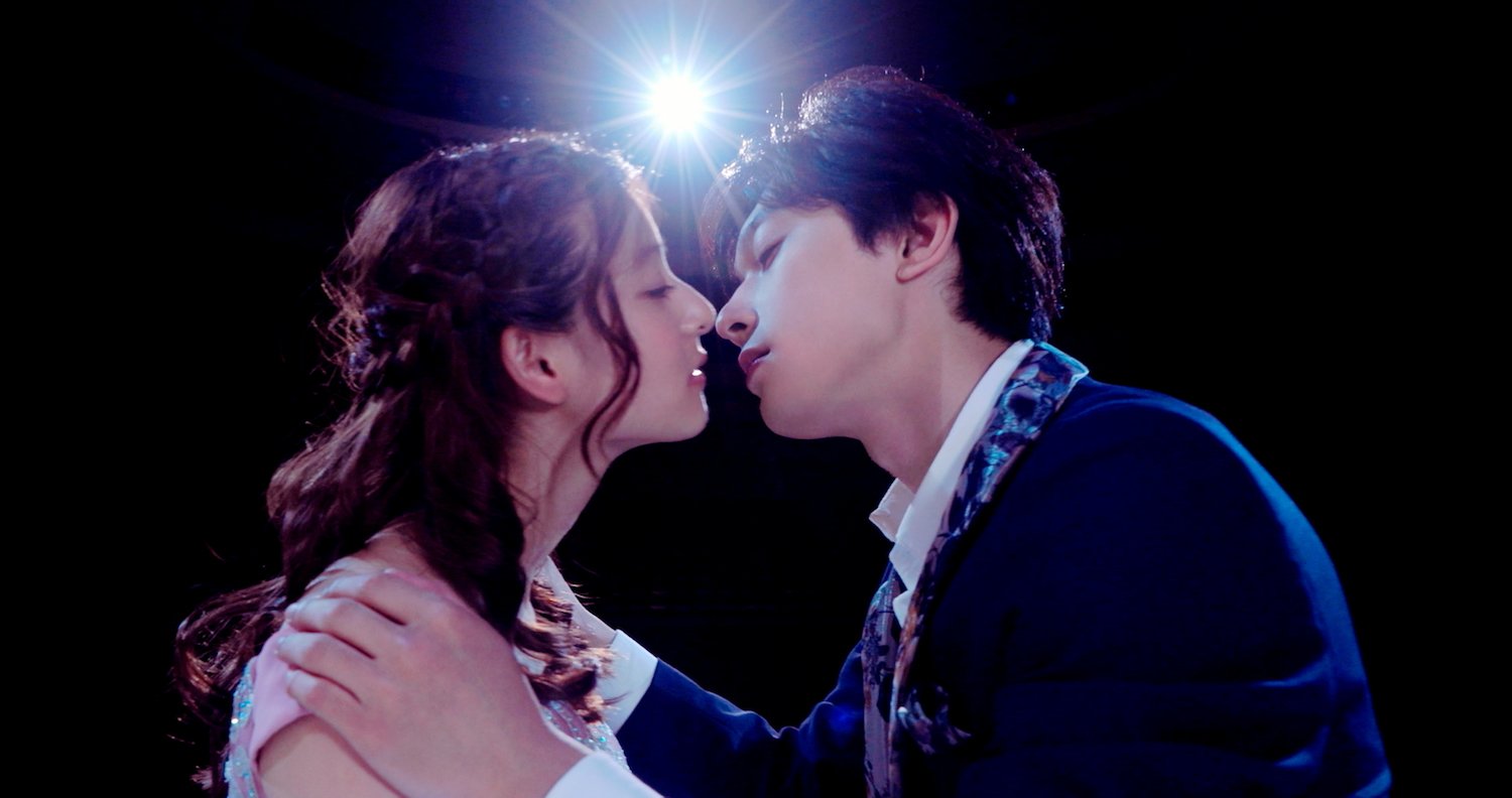 那个女孩的俘虏剧照的剧照