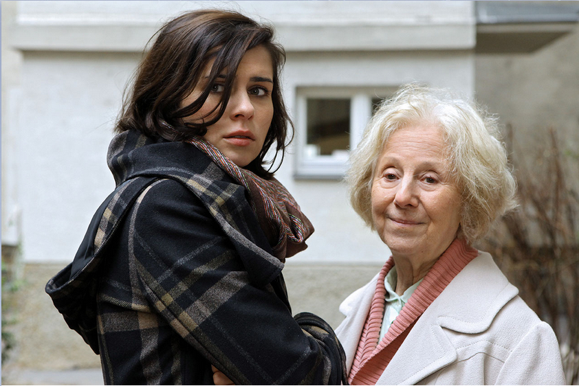 阳台上的马剧照的剧照