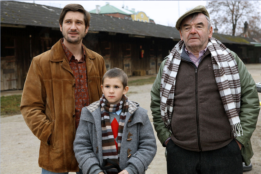 阳台上的马剧照的剧照