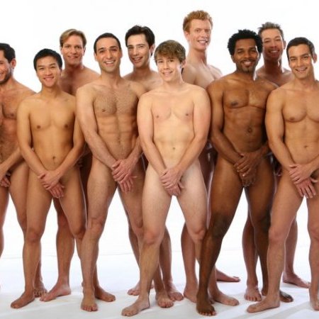 裸男歌唱剧照的剧照