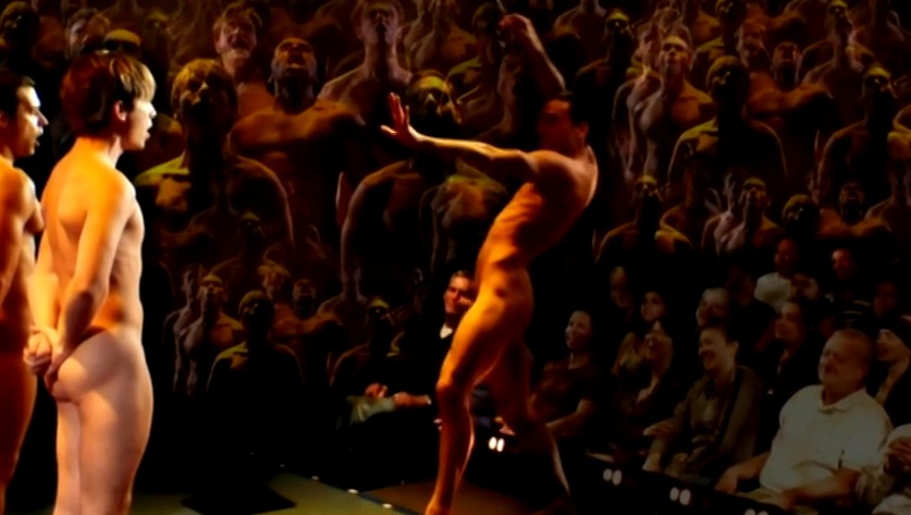 裸男歌唱剧照的剧照