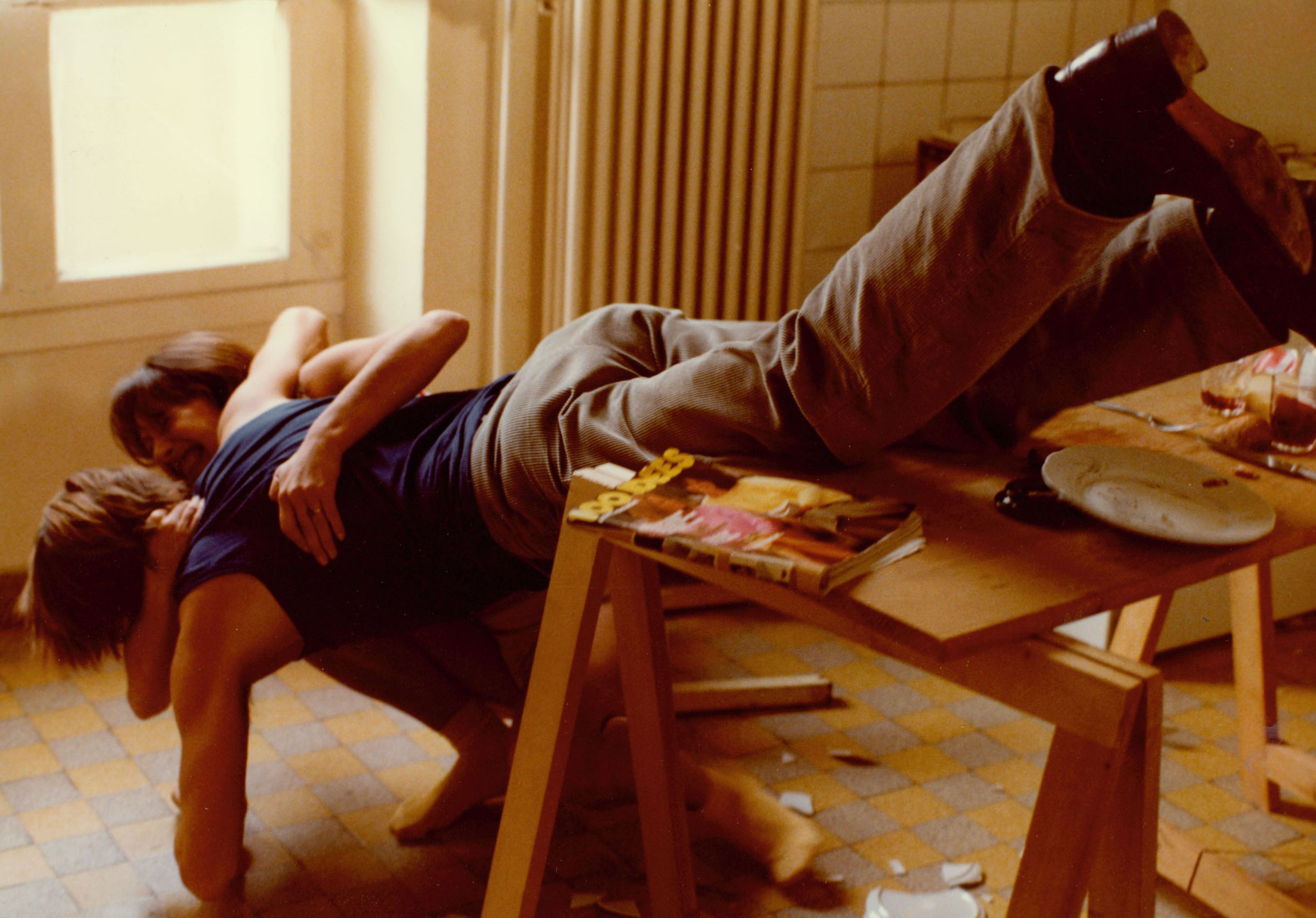 各自逃生剧照的剧照