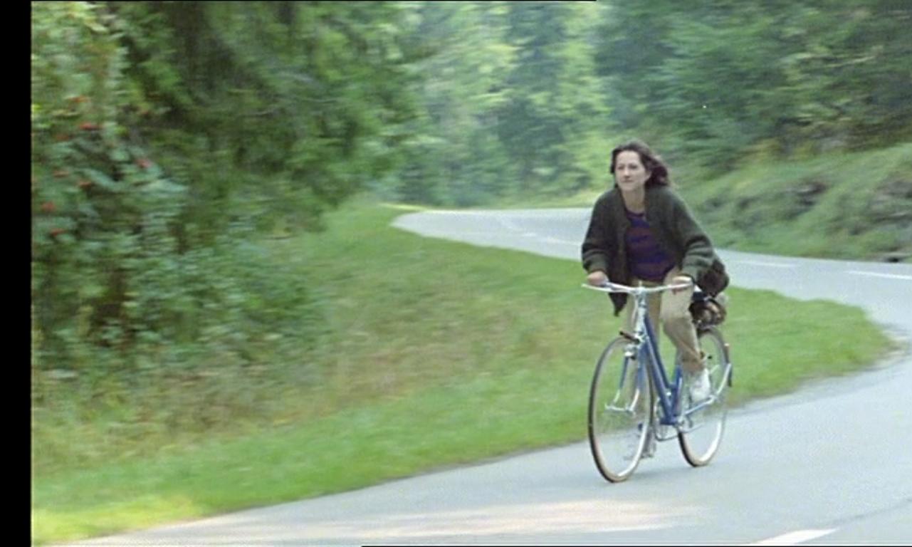 各自逃生剧照的剧照