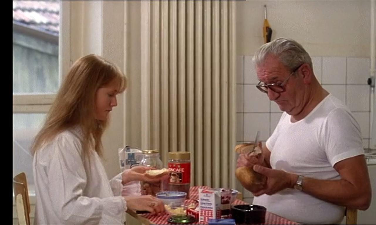 各自逃生剧照的剧照