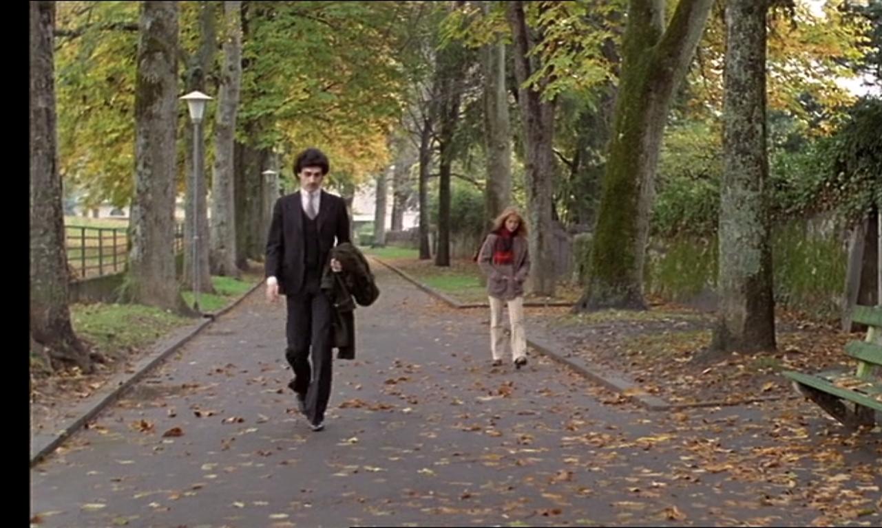 各自逃生剧照的剧照