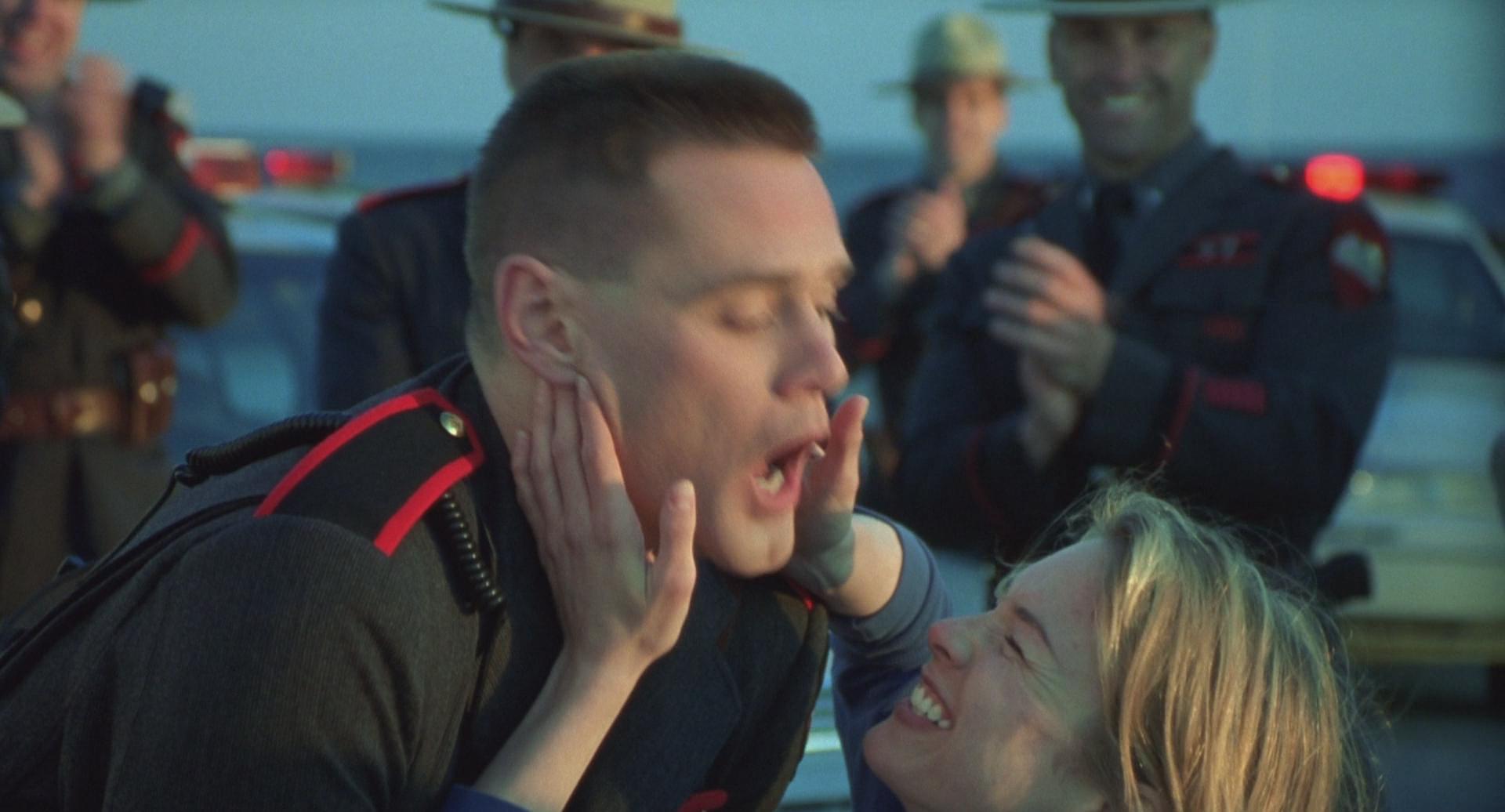 一个头两个大剧照的剧照