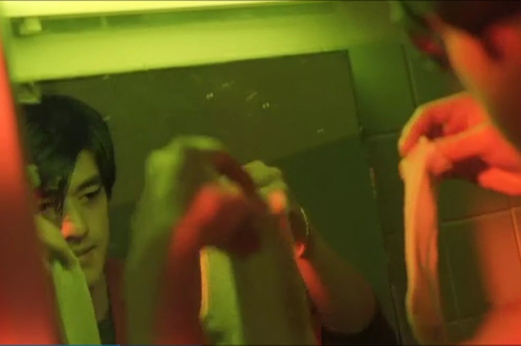 两个只能活一个剧照的剧照