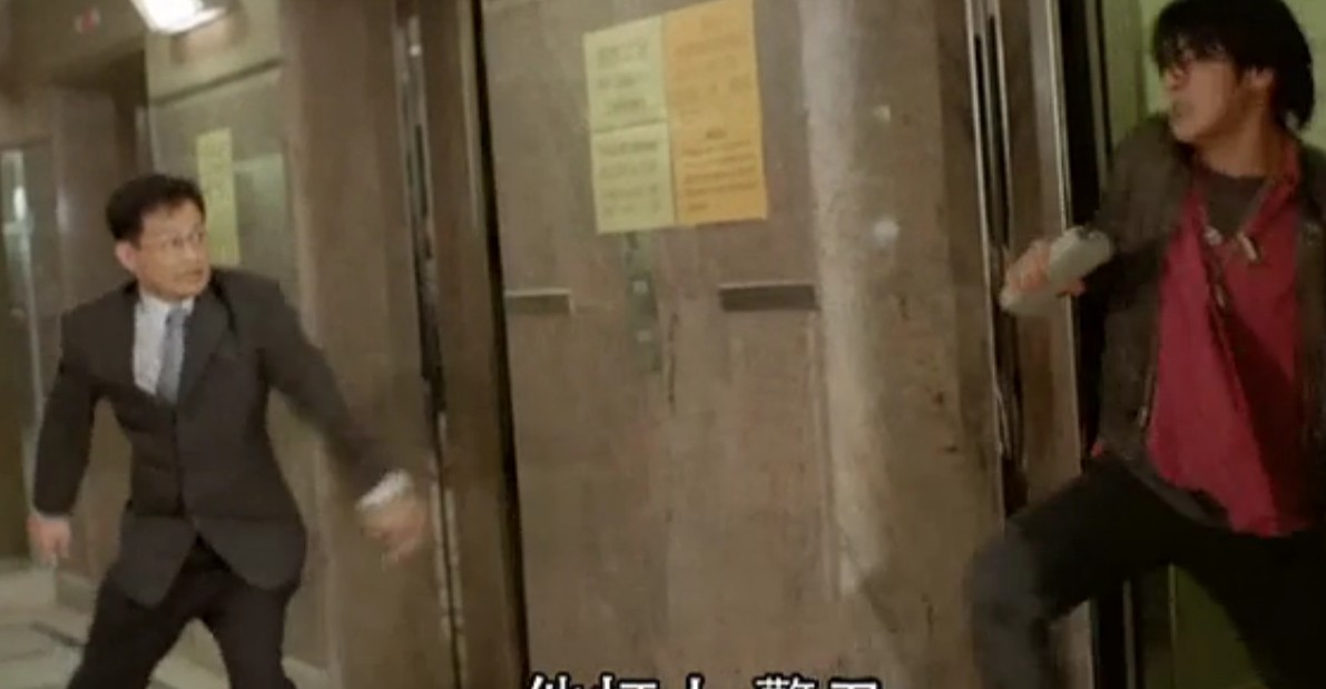 两个只能活一个剧照的剧照