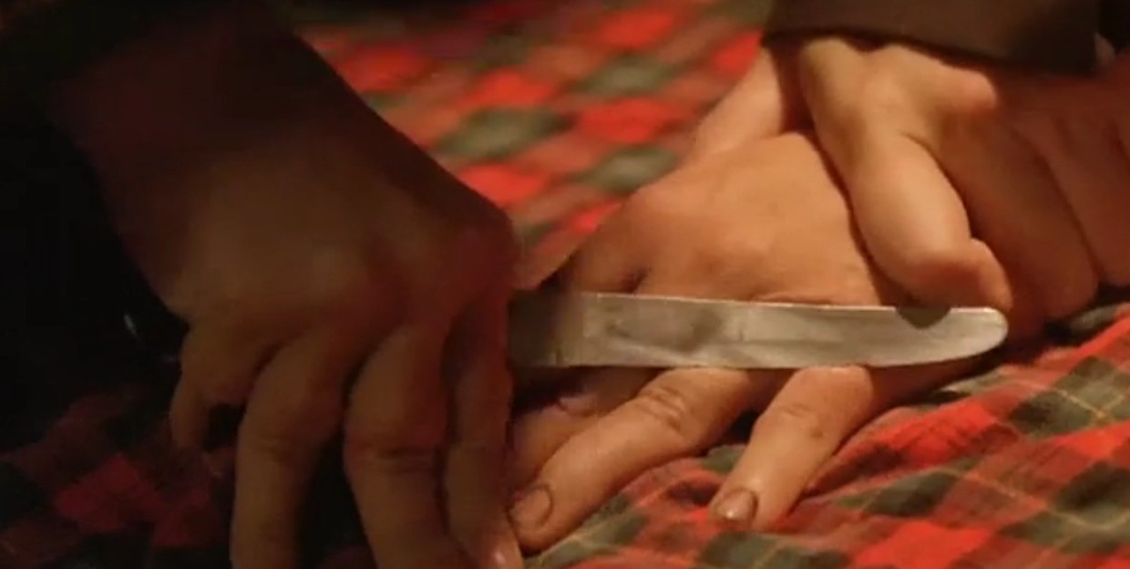 两个只能活一个剧照的剧照