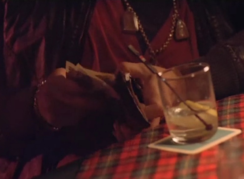 两个只能活一个剧照的剧照