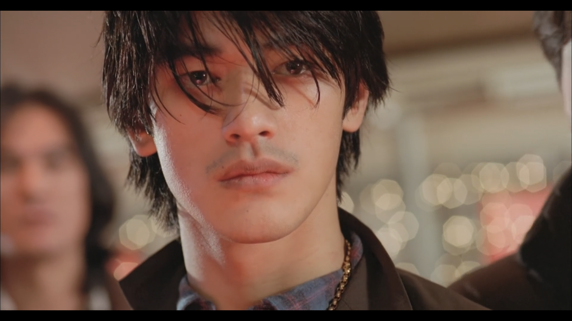 两个只能活一个剧照的剧照