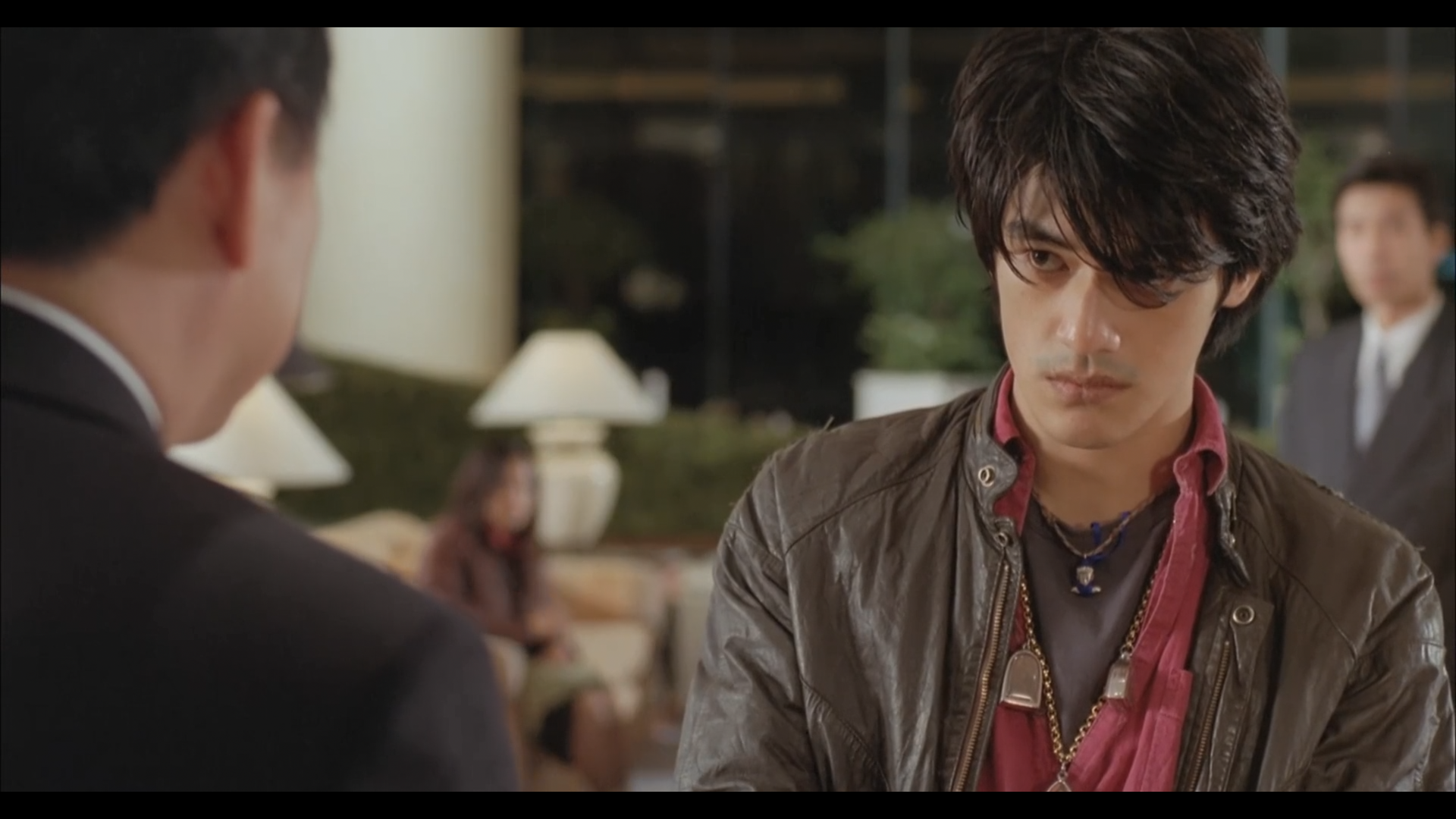 两个只能活一个剧照的剧照