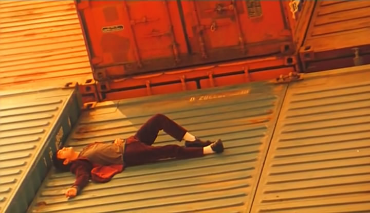 两个只能活一个剧照的剧照