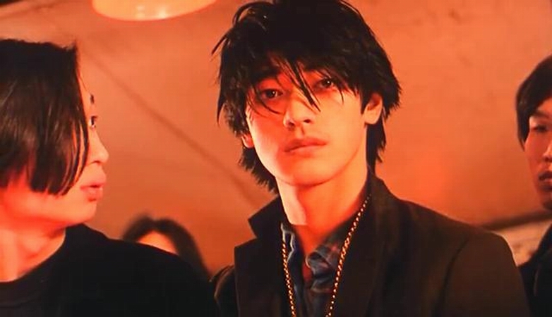 两个只能活一个剧照的剧照