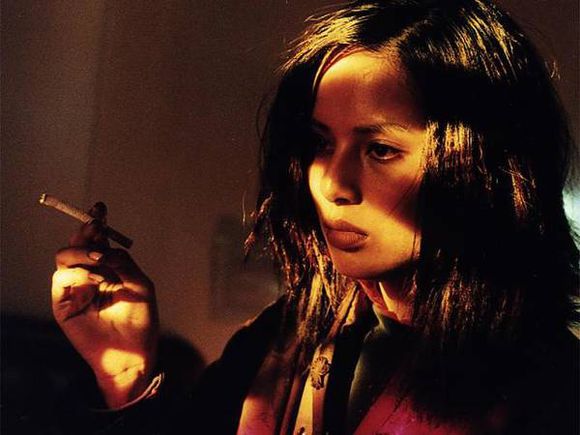 两个只能活一个剧照的剧照