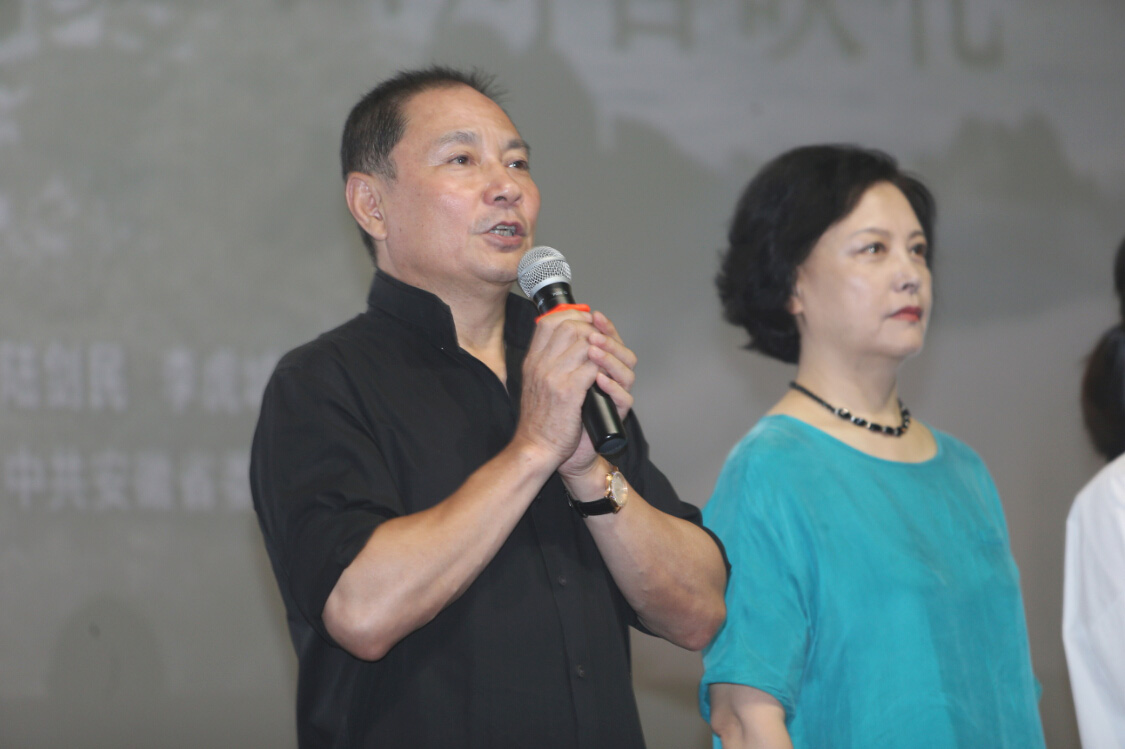 邓小平登黄山剧照的剧照