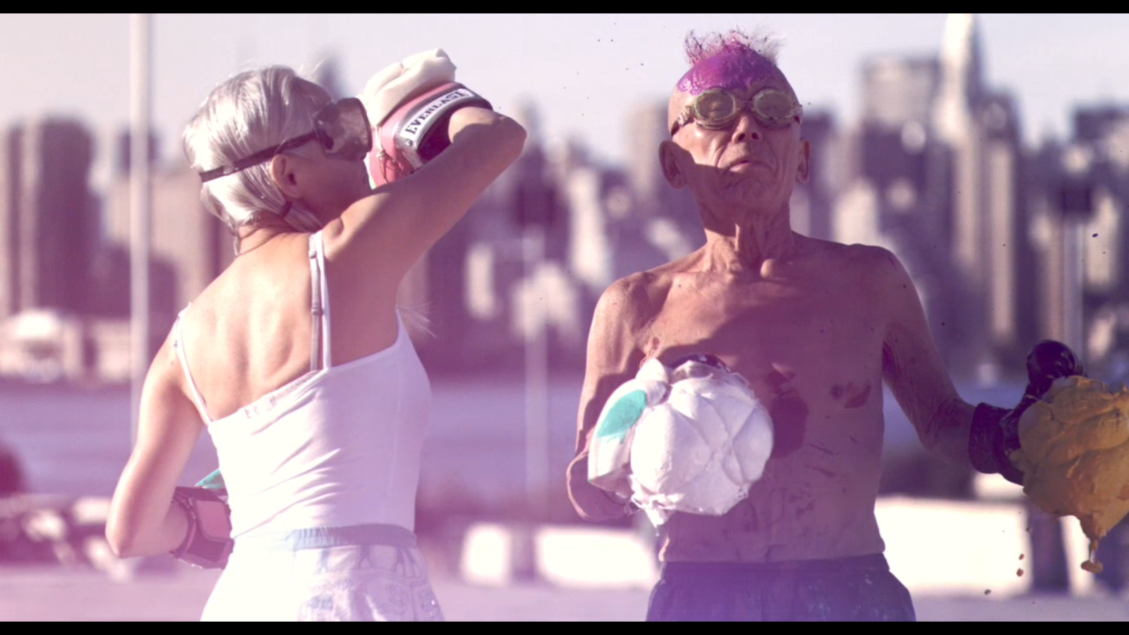 小可爱与拳击手剧照的剧照