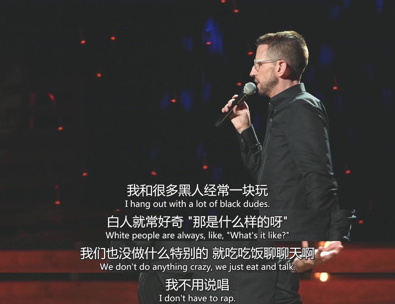 尼尔·布伦南：三个麦克风剧照的剧照