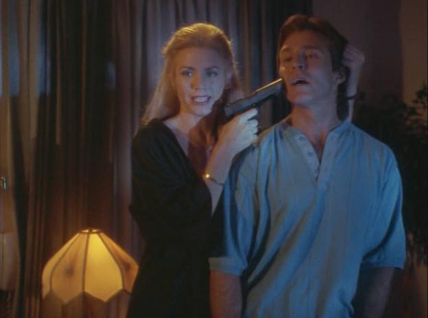 裸夜淫魔剧照的剧照