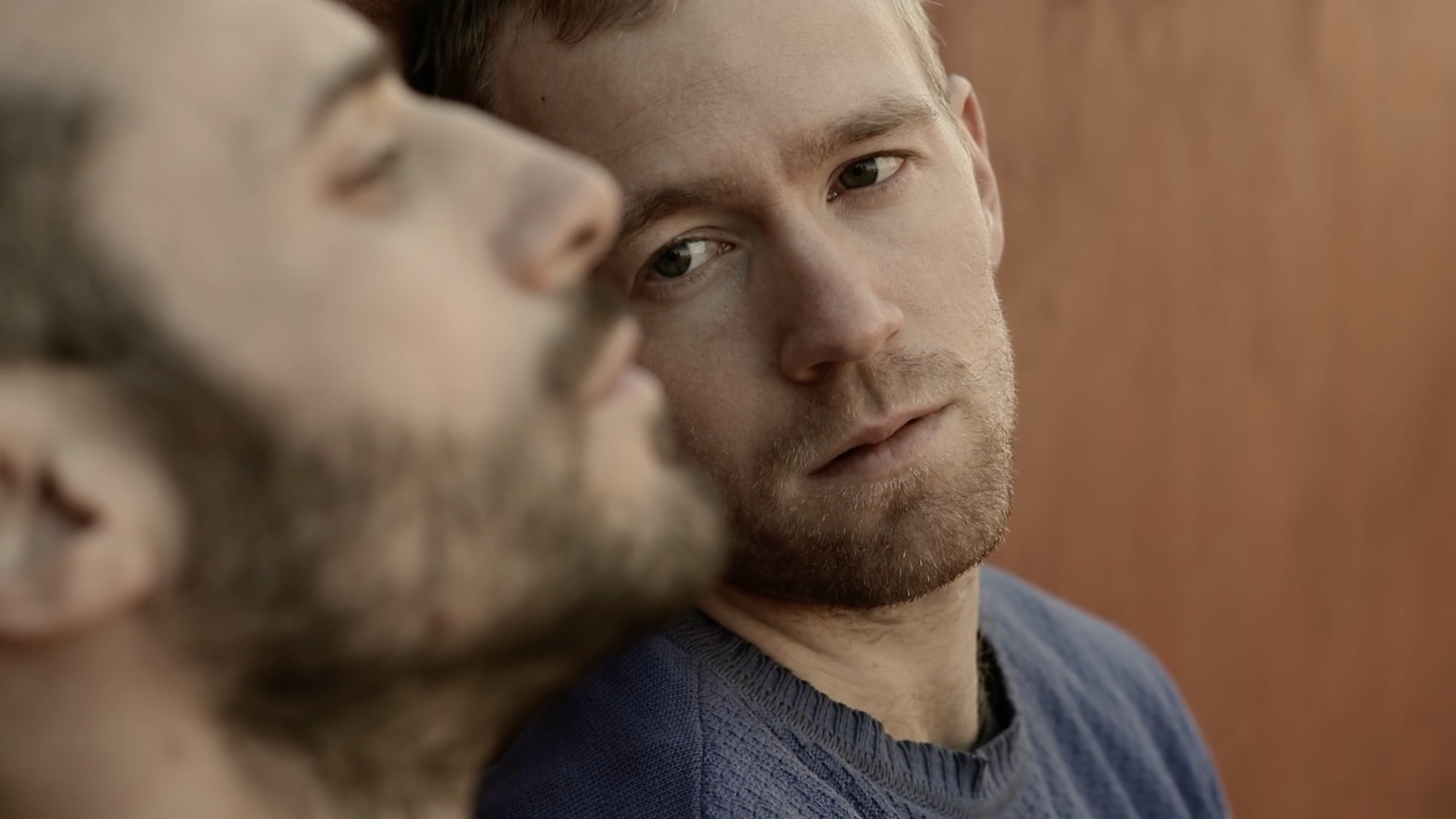 金发男子剧照的剧照