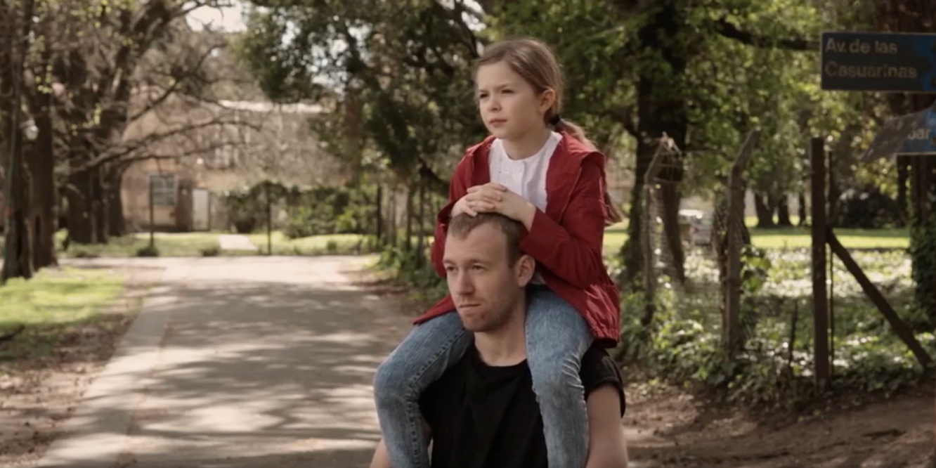 金发男子剧照的剧照