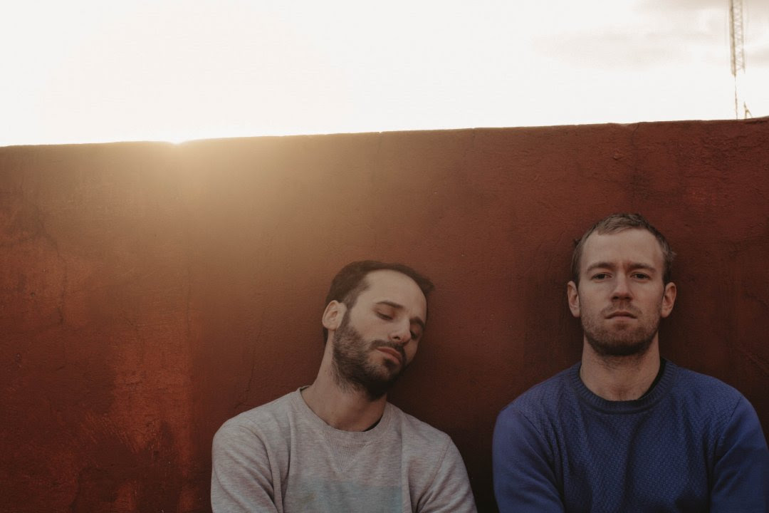 金发男子剧照的剧照