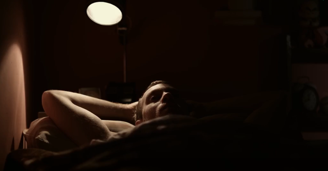 金发男子剧照的剧照