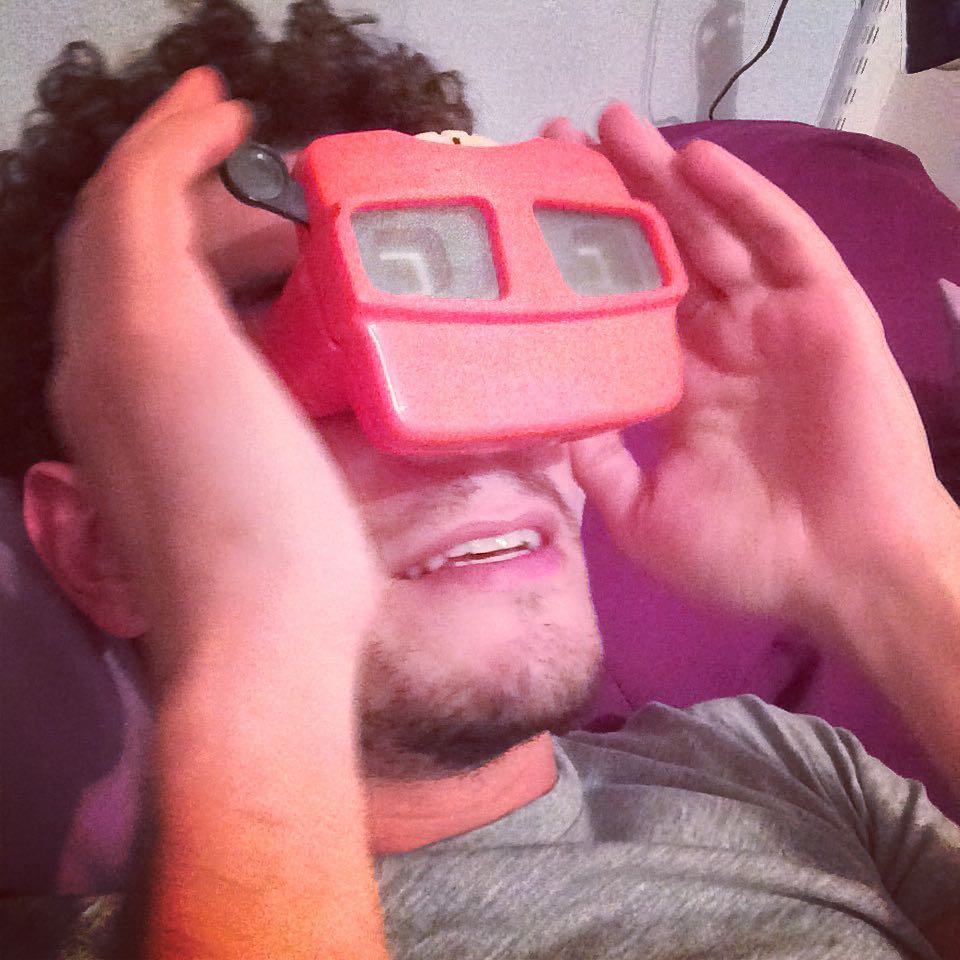 金发男子剧照的剧照