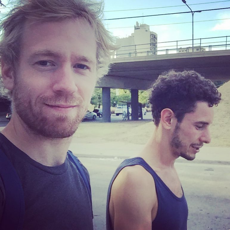 金发男子剧照的剧照