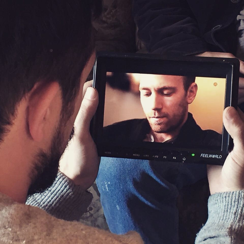 金发男子剧照的剧照