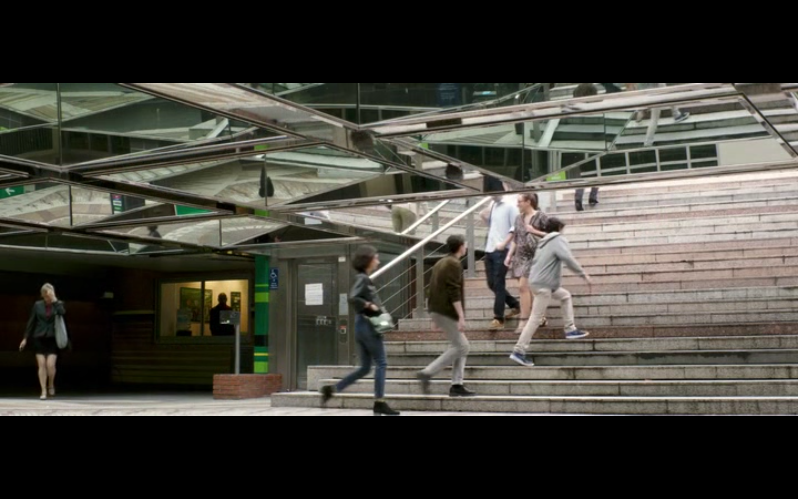 夜行盛宴剧照的剧照