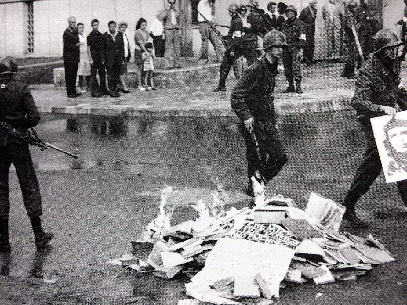 圣地亚哥在下雨剧照的剧照