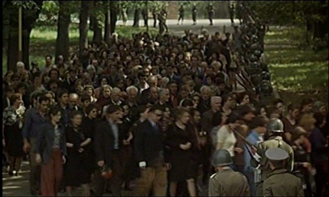 圣地亚哥在下雨剧照的剧照