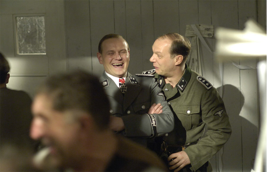 伯纳德行动剧照的剧照