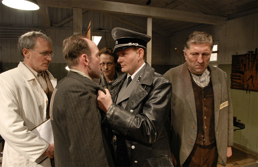 伯纳德行动剧照的剧照