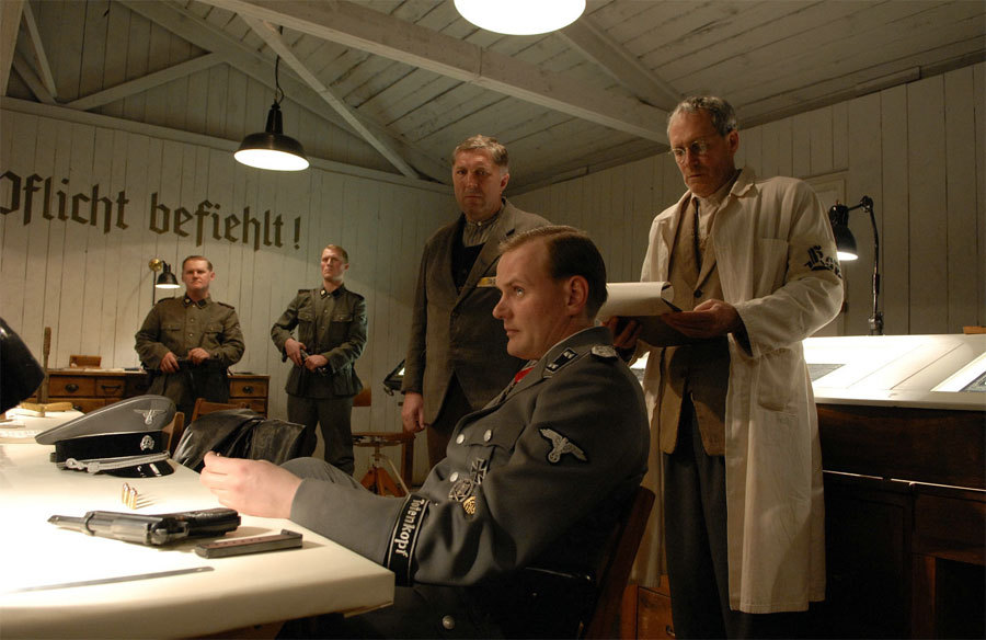 伯纳德行动剧照的剧照