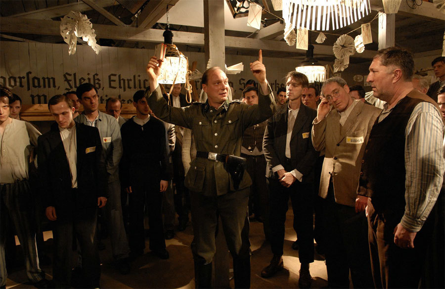 伯纳德行动剧照的剧照