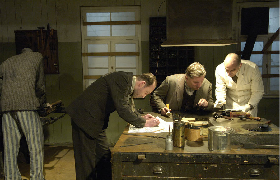 伯纳德行动剧照的剧照