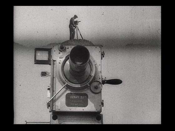 持摄影机的人剧照的剧照