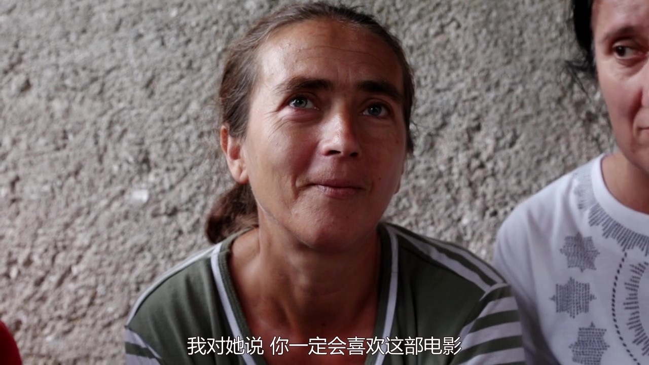 持摄影机的人剧照的剧照