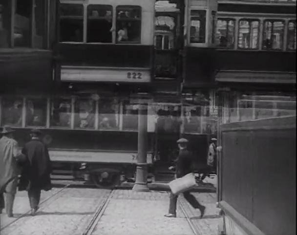 持摄影机的人剧照的剧照