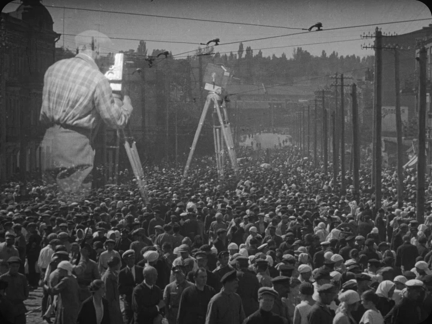 持摄影机的人剧照的剧照