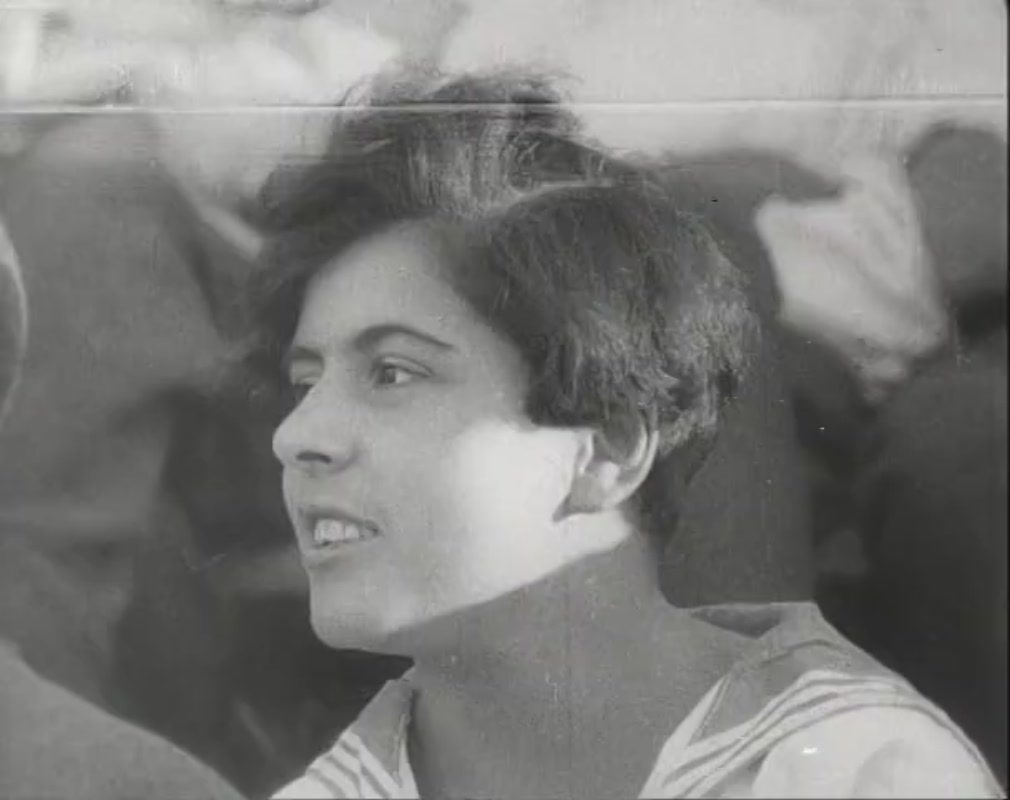 持摄影机的人剧照的剧照