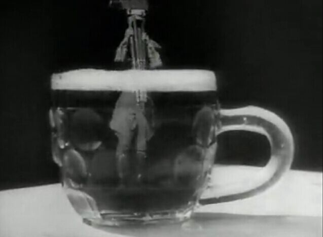 持摄影机的人剧照的剧照