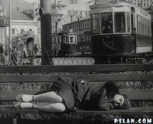 持摄影机的人剧照的剧照