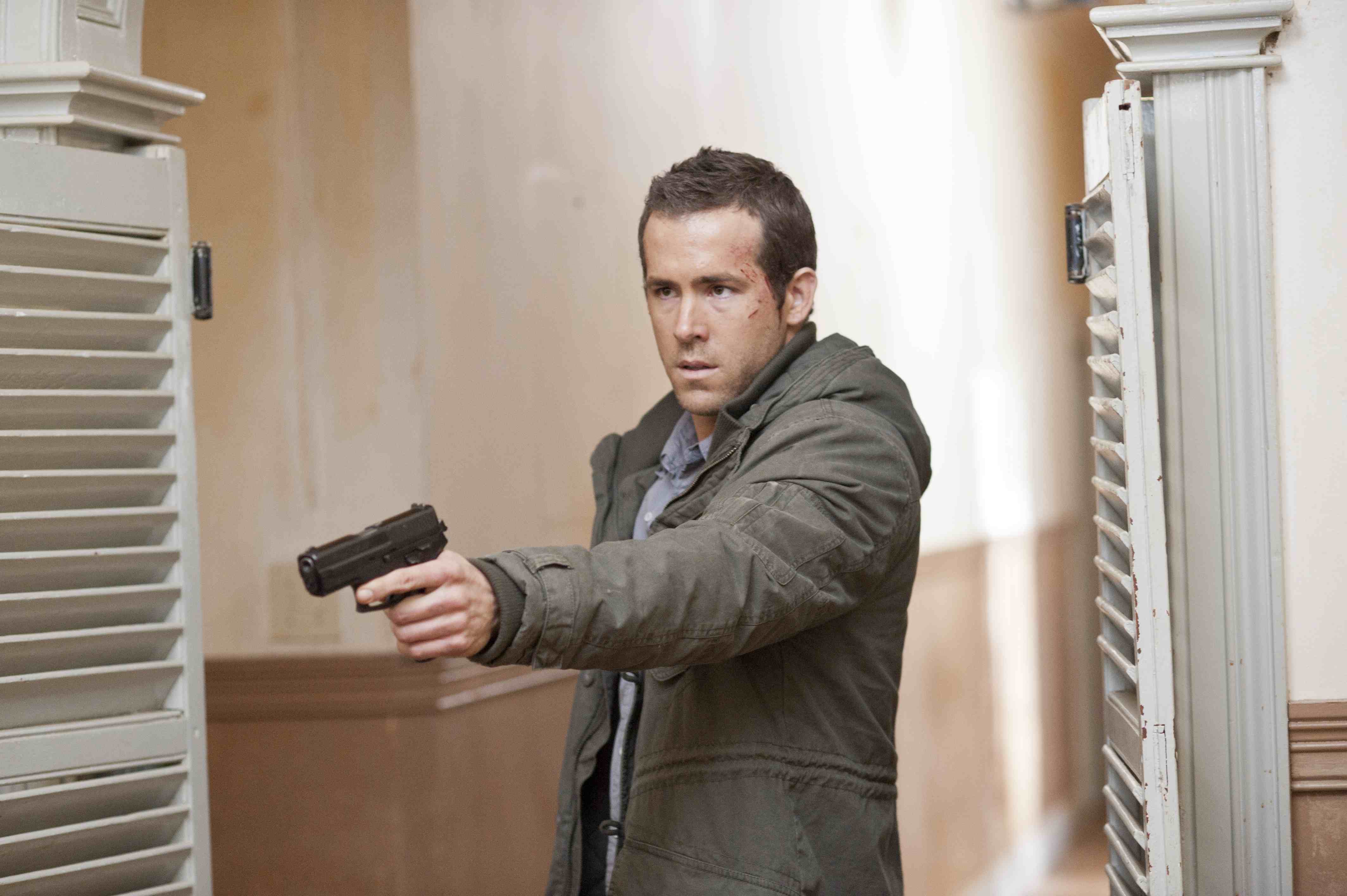 藏身之所剧照的剧照