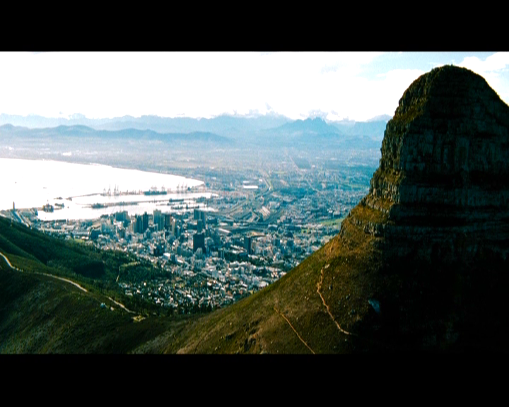 藏身之所剧照的剧照