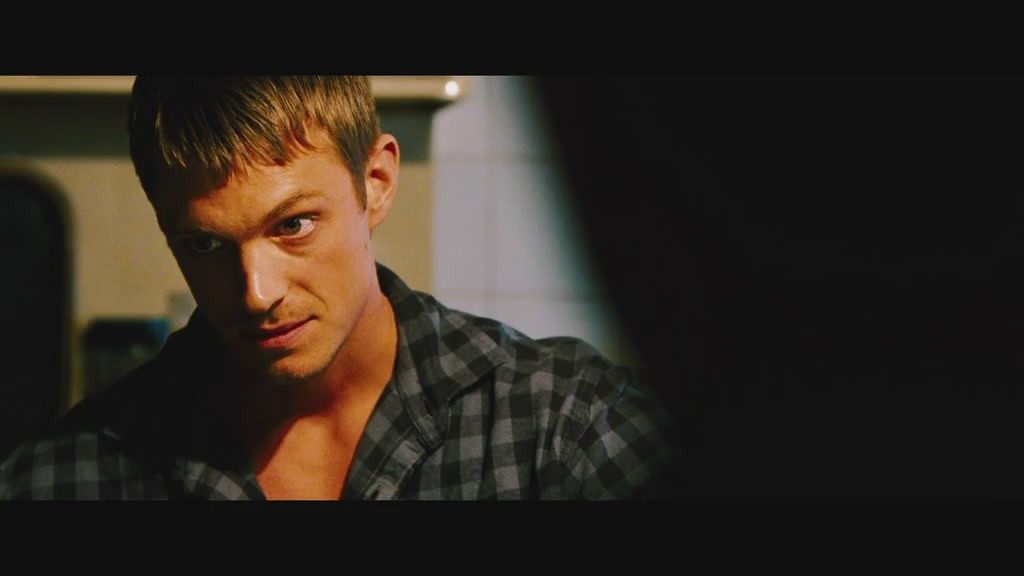 藏身之所剧照的剧照