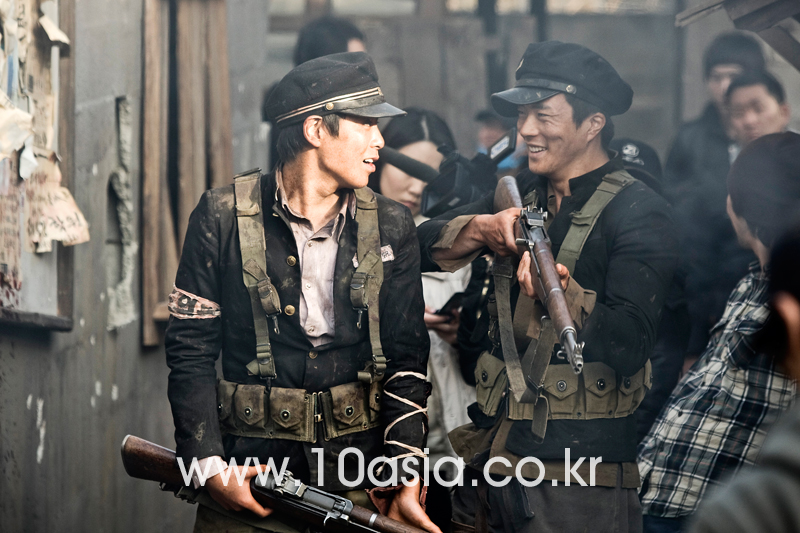 向着炮火剧照的剧照