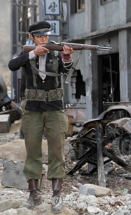 向着炮火剧照的剧照